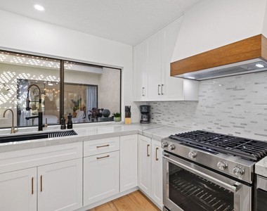 72417 Rolling Knolls Drive - Photo Thumbnail 3