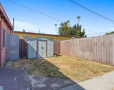 932 1/2 California Avenue - Photo Thumbnail 12