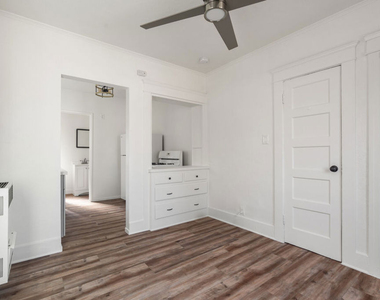 932 1/2 California Avenue - Photo Thumbnail 5