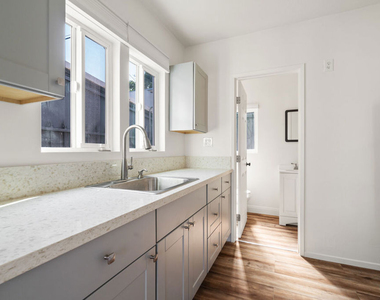 932 1/2 California Avenue - Photo Thumbnail 8