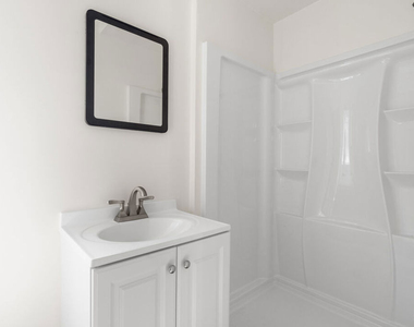 932 1/2 California Avenue - Photo Thumbnail 9