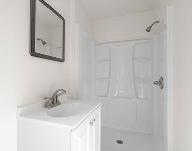 932 1/2 California Avenue - Photo Thumbnail 10