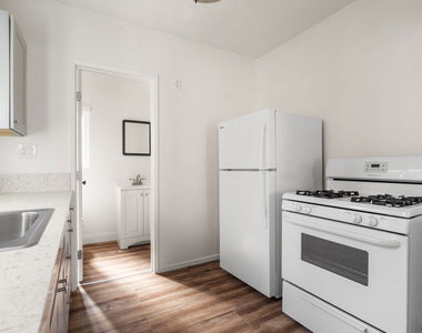 932 1/2 California Avenue - Photo Thumbnail 7