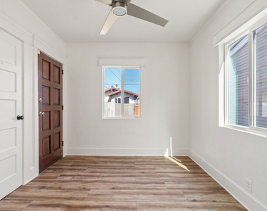 932 1/2 California Avenue - Photo Thumbnail 1
