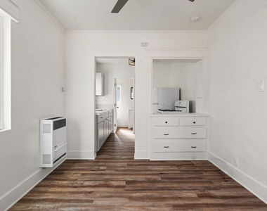 932 1/2 California Avenue - Photo Thumbnail 6