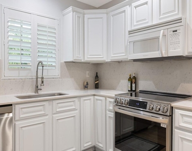 900 Jasmine Lane - Photo Thumbnail 7