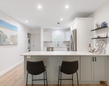 900 Jasmine Lane - Photo Thumbnail 9