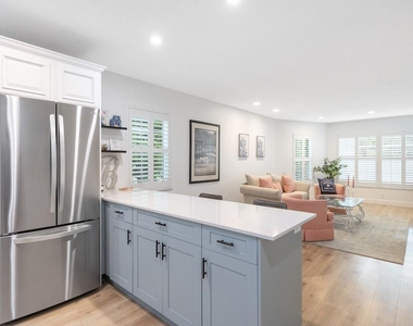 900 Jasmine Lane - Photo Thumbnail 3