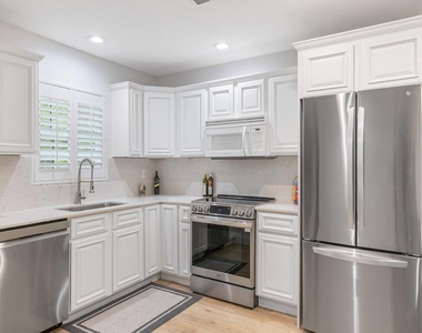 900 Jasmine Lane - Photo Thumbnail 4