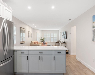 900 Jasmine Lane - Photo Thumbnail 8