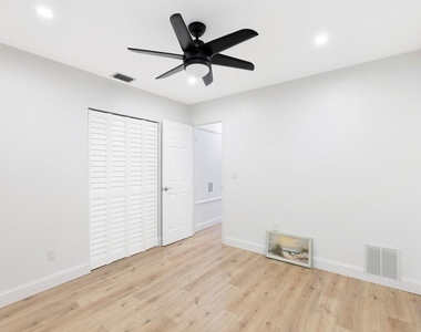 900 Jasmine Lane - Photo Thumbnail 25