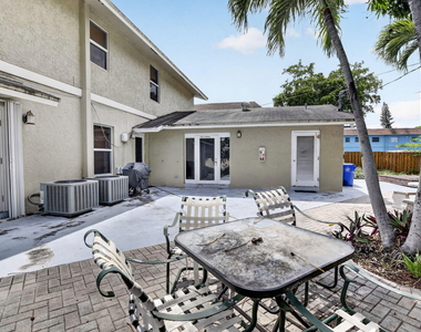 711 Ne 14 Street - Photo Thumbnail 7