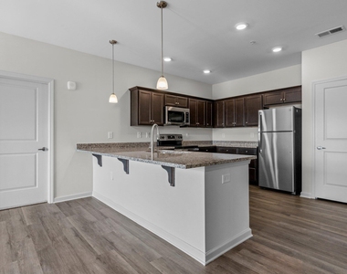 170 Grove Circle - Photo Thumbnail 7