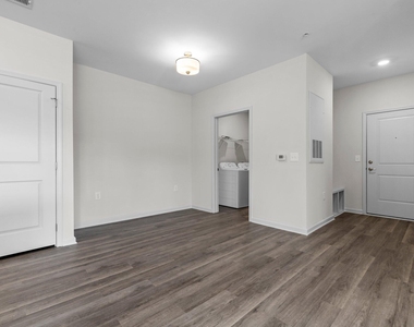 170 Grove Circle - Photo Thumbnail 2