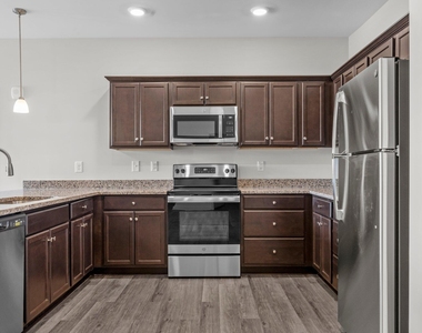 170 Grove Circle - Photo Thumbnail 5