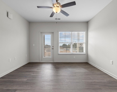 170 Grove Circle - Photo Thumbnail 10