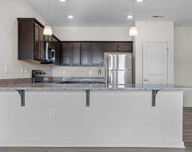 170 Grove Circle - Photo Thumbnail 8