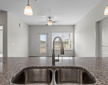 170 Grove Circle - Photo Thumbnail 9
