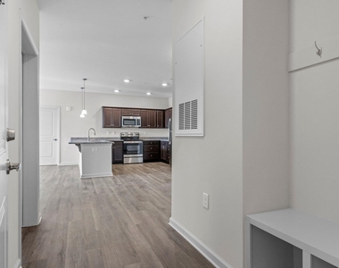 170 Grove Circle - Photo Thumbnail 3