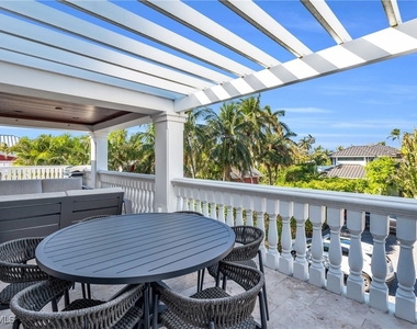 271 Broad Avenue S - Photo Thumbnail 14