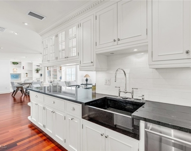 271 Broad Avenue S - Photo Thumbnail 5