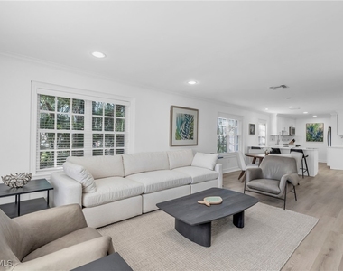 271 Broad Avenue S - Photo Thumbnail 2