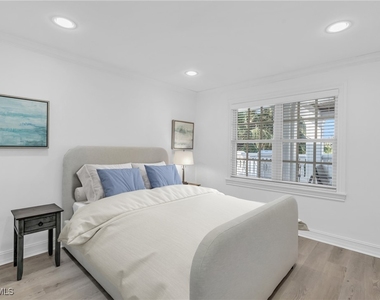 271 Broad Avenue S - Photo Thumbnail 8