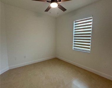 2167 Della Drive - Photo Thumbnail 4