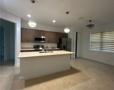 2167 Della Drive - Photo Thumbnail 2