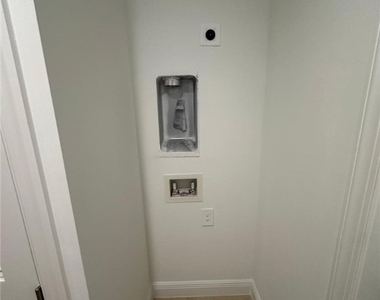 2167 Della Drive - Photo Thumbnail 5
