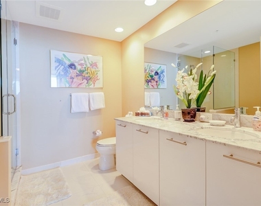 3000 Oasis Grand Boulevard - Photo Thumbnail 14