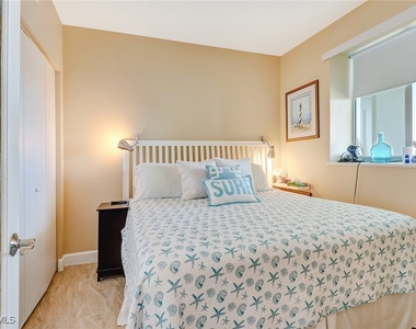 3000 Oasis Grand Boulevard - Photo Thumbnail 17