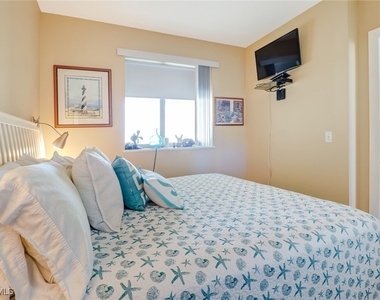 3000 Oasis Grand Boulevard - Photo Thumbnail 18