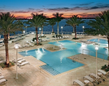 3000 Oasis Grand Boulevard - Photo Thumbnail 23