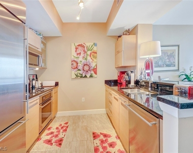 3000 Oasis Grand Boulevard - Photo Thumbnail 10