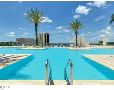 3000 Oasis Grand Boulevard - Photo Thumbnail 22
