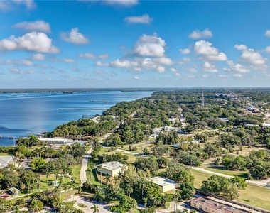 3000 Oasis Grand Boulevard - Photo Thumbnail 21