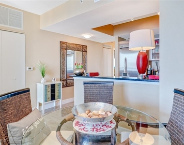 3000 Oasis Grand Boulevard - Photo Thumbnail 8