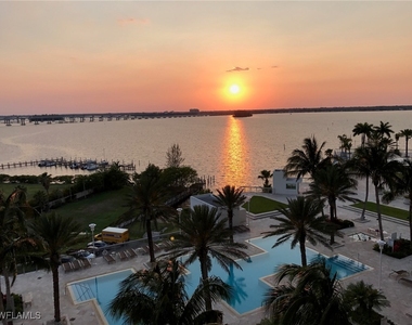 3000 Oasis Grand Boulevard - Photo Thumbnail 28