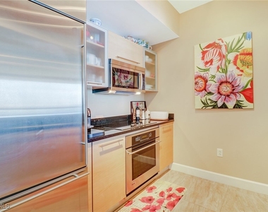 3000 Oasis Grand Boulevard - Photo Thumbnail 11