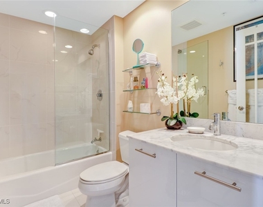 3000 Oasis Grand Boulevard - Photo Thumbnail 19