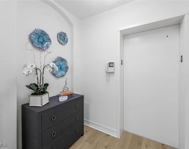 2630 Bolero Drive - Photo Thumbnail 9