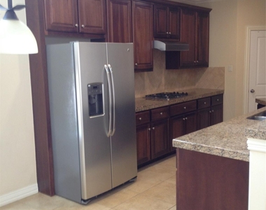 2038 Palm Forest Lane - Photo Thumbnail 7