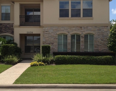 2038 Palm Forest Lane - Photo Thumbnail 3