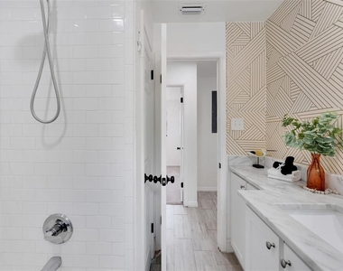 4731 W Montgomery Avenue - Photo Thumbnail 22