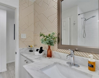 4731 W Montgomery Avenue - Photo Thumbnail 20