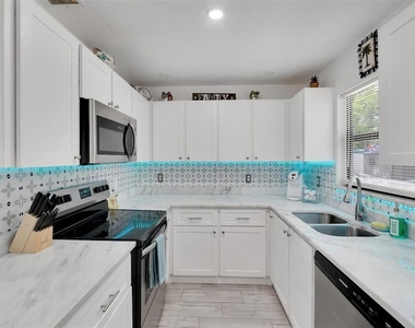 4731 W Montgomery Avenue - Photo Thumbnail 13