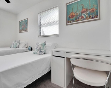 4731 W Montgomery Avenue - Photo Thumbnail 40