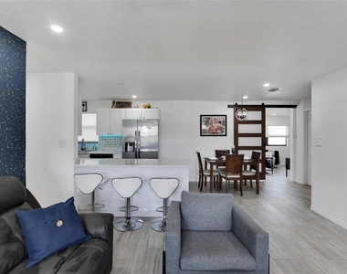 4731 W Montgomery Avenue - Photo Thumbnail 2
