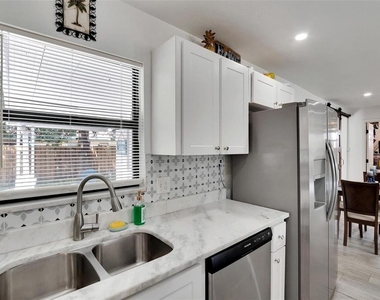 4731 W Montgomery Avenue - Photo Thumbnail 16